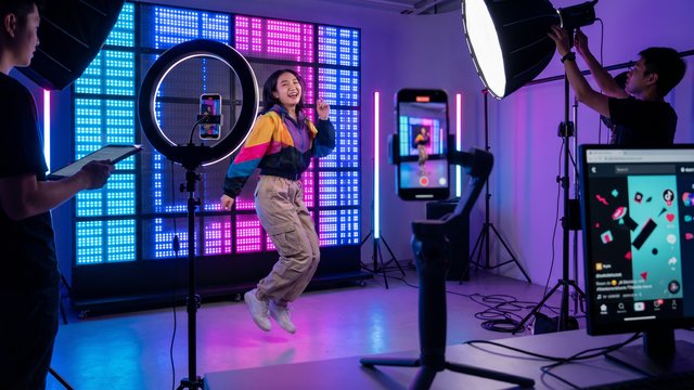 校花关晓彤传媒写真